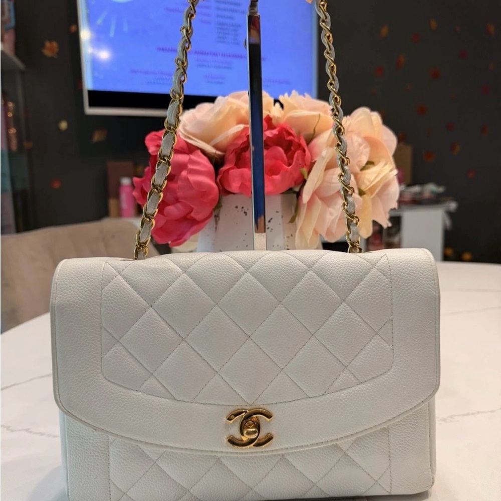 Chanel white Diana flap Bag with Gold Chain